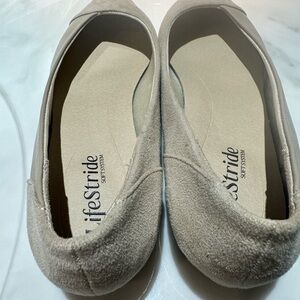 Promise Women's Cream Flats